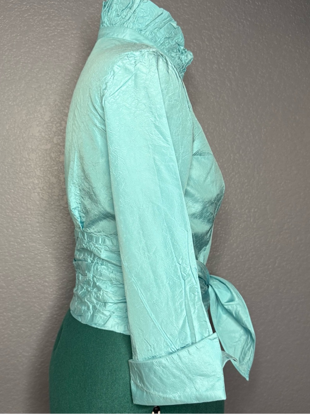 Flores & Flores 100% Silk Aqua Tie Waist Blouse Button Front V Neck Size 10 - Picture 6 of 9